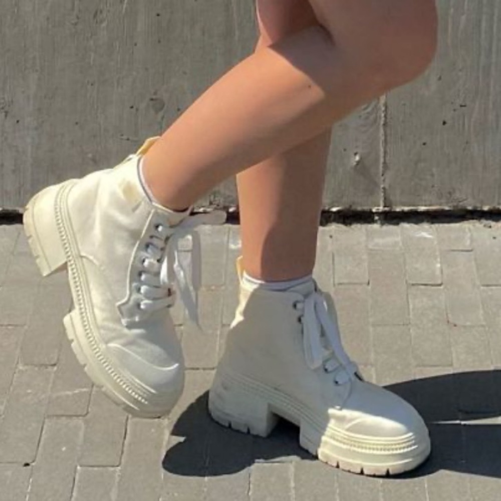 No Name strong boot